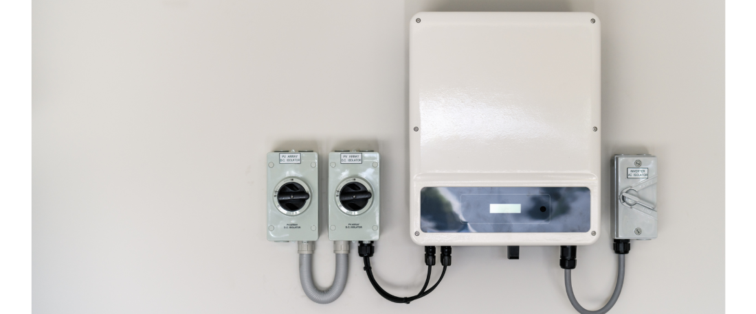 Джерела безперебійного живлення (ДБЖ) для квартири та будинку: повний гайд із вибору та розрахунку потужності