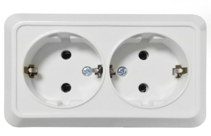 Розетка подвійна з заземленням накладна біла