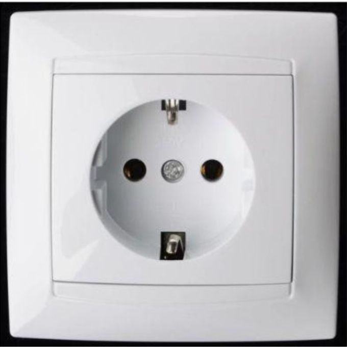 Розетка з заземленням Almera BATI біла