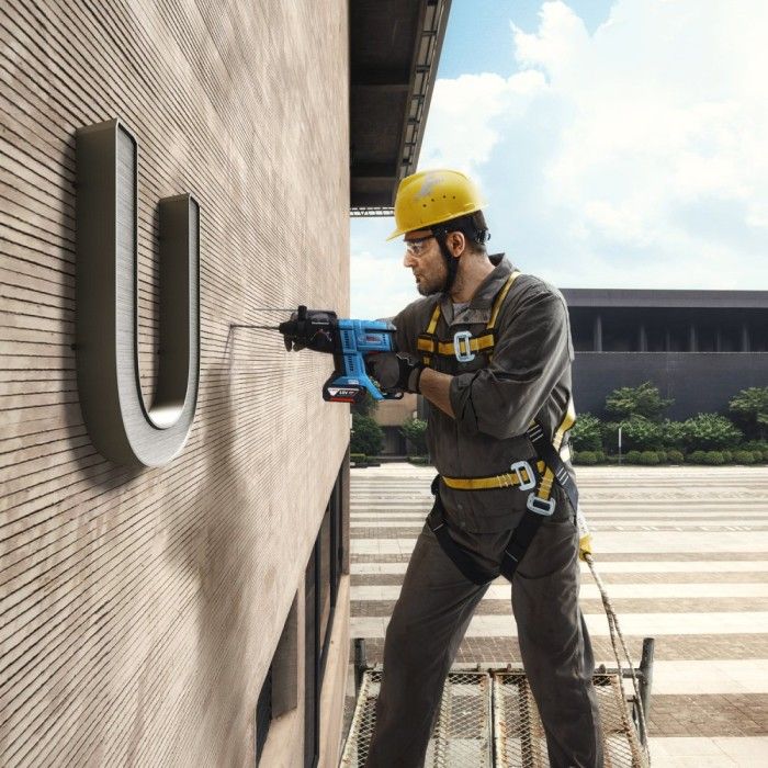 Аккумуляторный перфоратор Bosch GBH 180-LI Professional (18 В, 4 А*ч, 2 Дж) (0611911122)