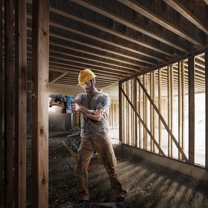 Аккумуляторный перфоратор Bosch GBH 180-LI Professional (18 В, 4 А*ч, 2 Дж) (0611911122)