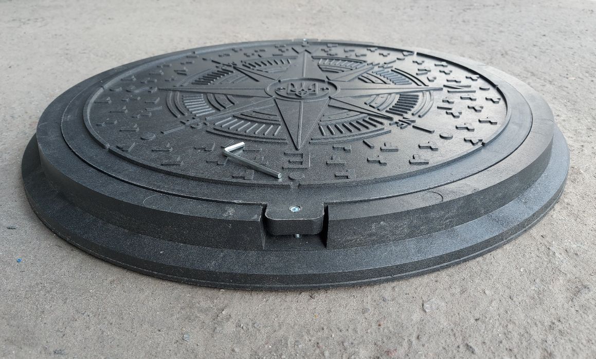 Люк садовий каналізаційний  полімерпіщаний "УКРАЇНА" чорний, 17 кг, d=735 мм (1,5т)