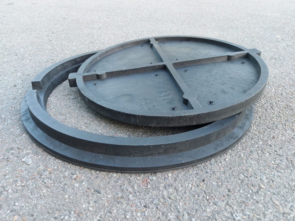 Люк садовий каналізаційний  полімерпіщаний "УКРАЇНА" чорний, 17 кг, d=735 мм (1,5т)