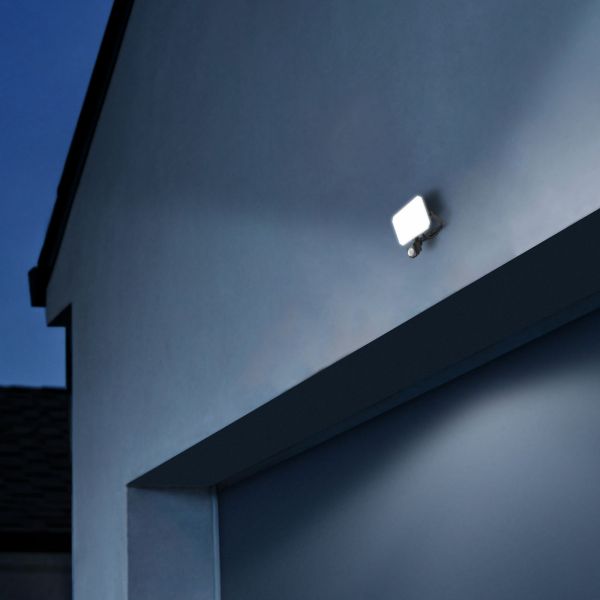 LED прожектор VIDEX F3 30W 5000K з датчиком руху 220V Black (VLE-F3-0305B-S)