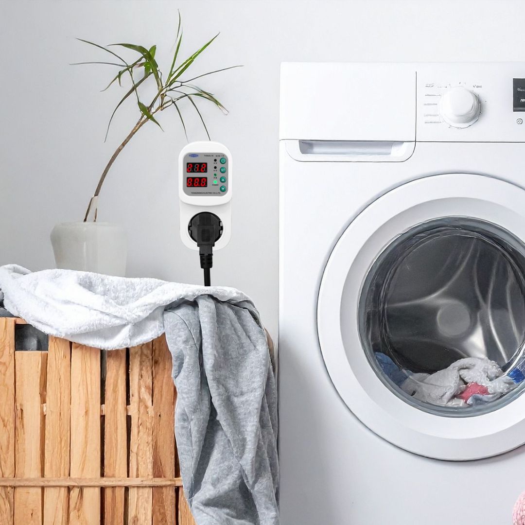 Реле захисне розеткове TOMZN 16A TOSVA-16 100V-300V відсікач напруги регульований з дисплеєм